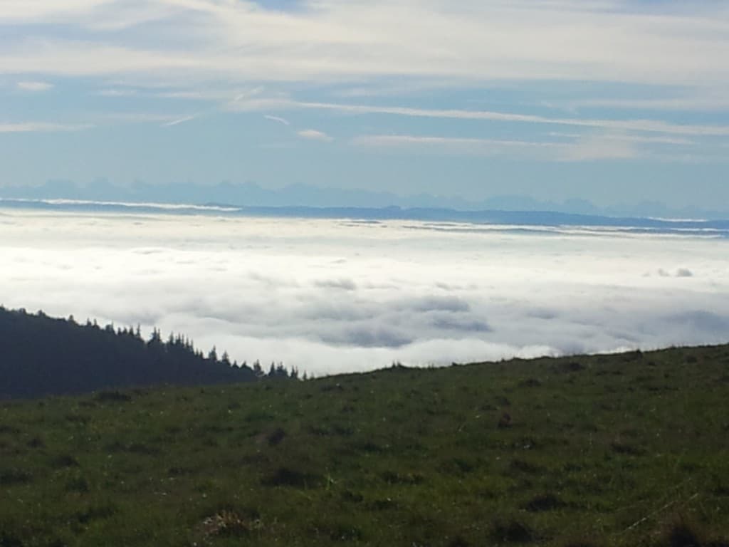 au loin les Alpes