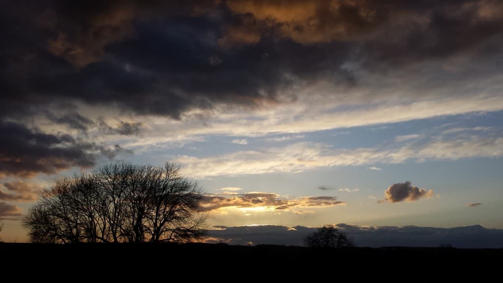 Coucher de soleil dans les nuages