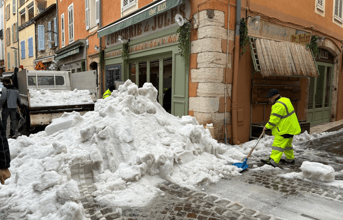 Un orage provoque un déluge de pluie et de grêle à Antibes