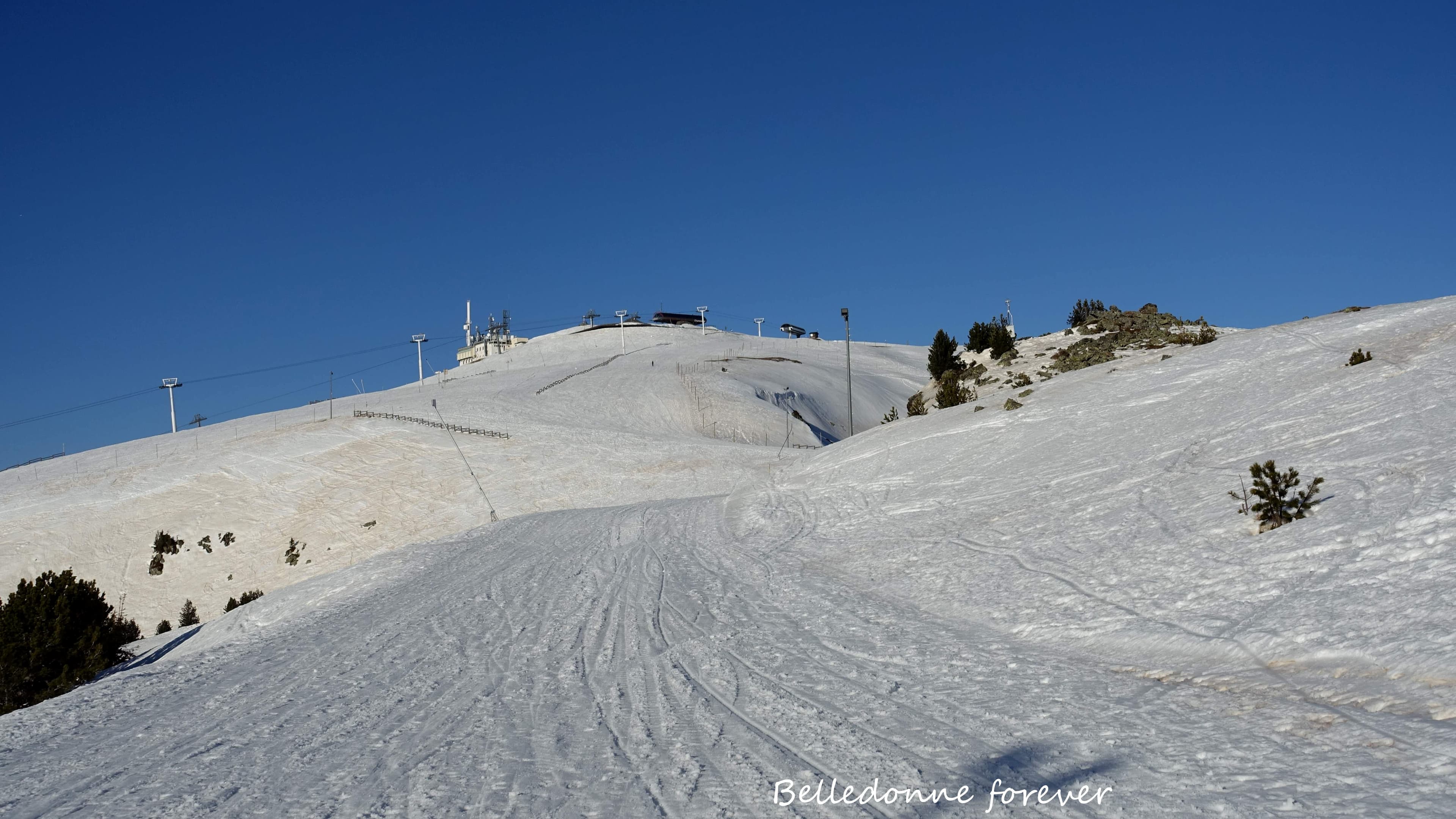 Pas grand monde à chamrousse en fin de journée- vent de sud chaud A.P.
