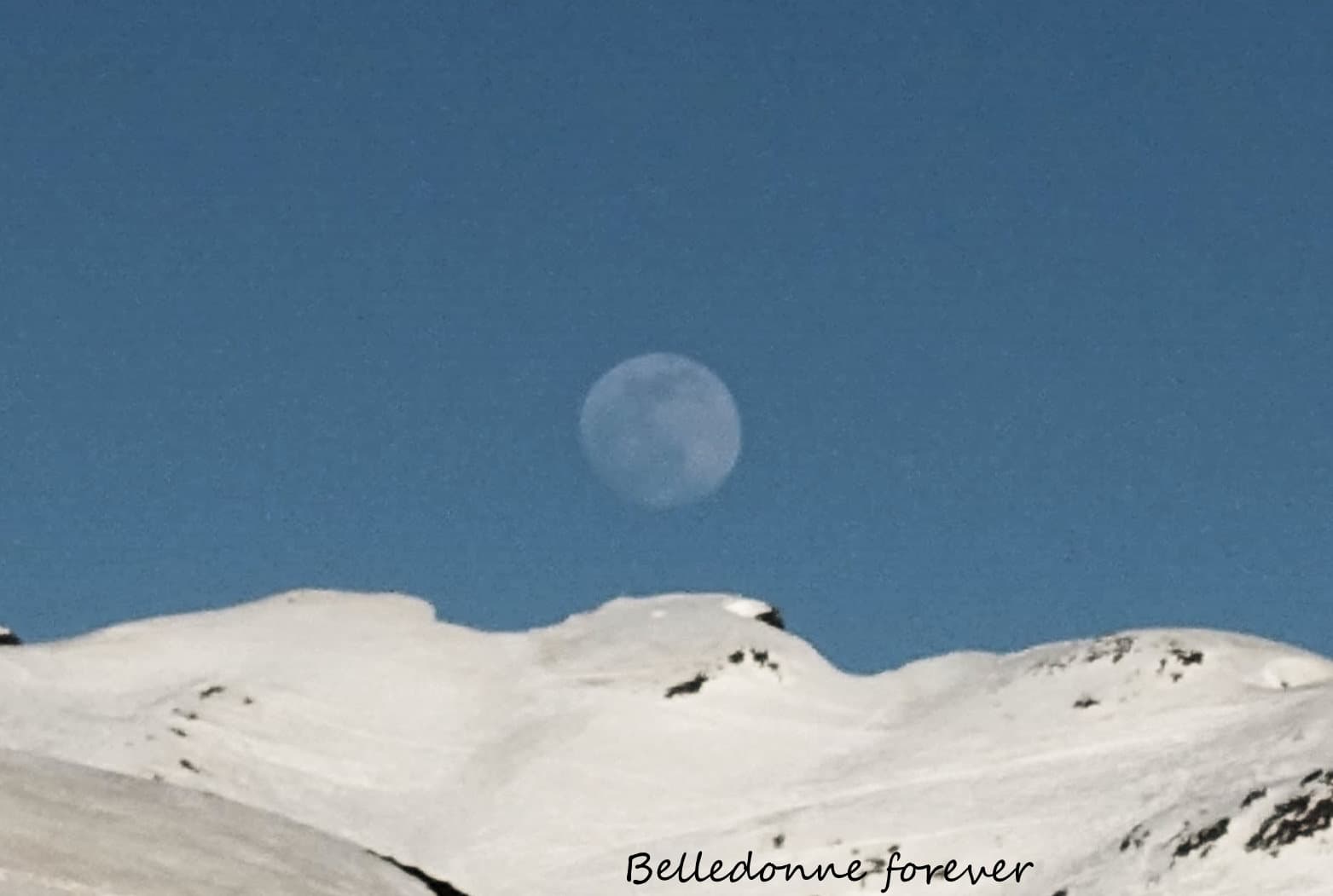 Lever de lune derrière les ans A.P.