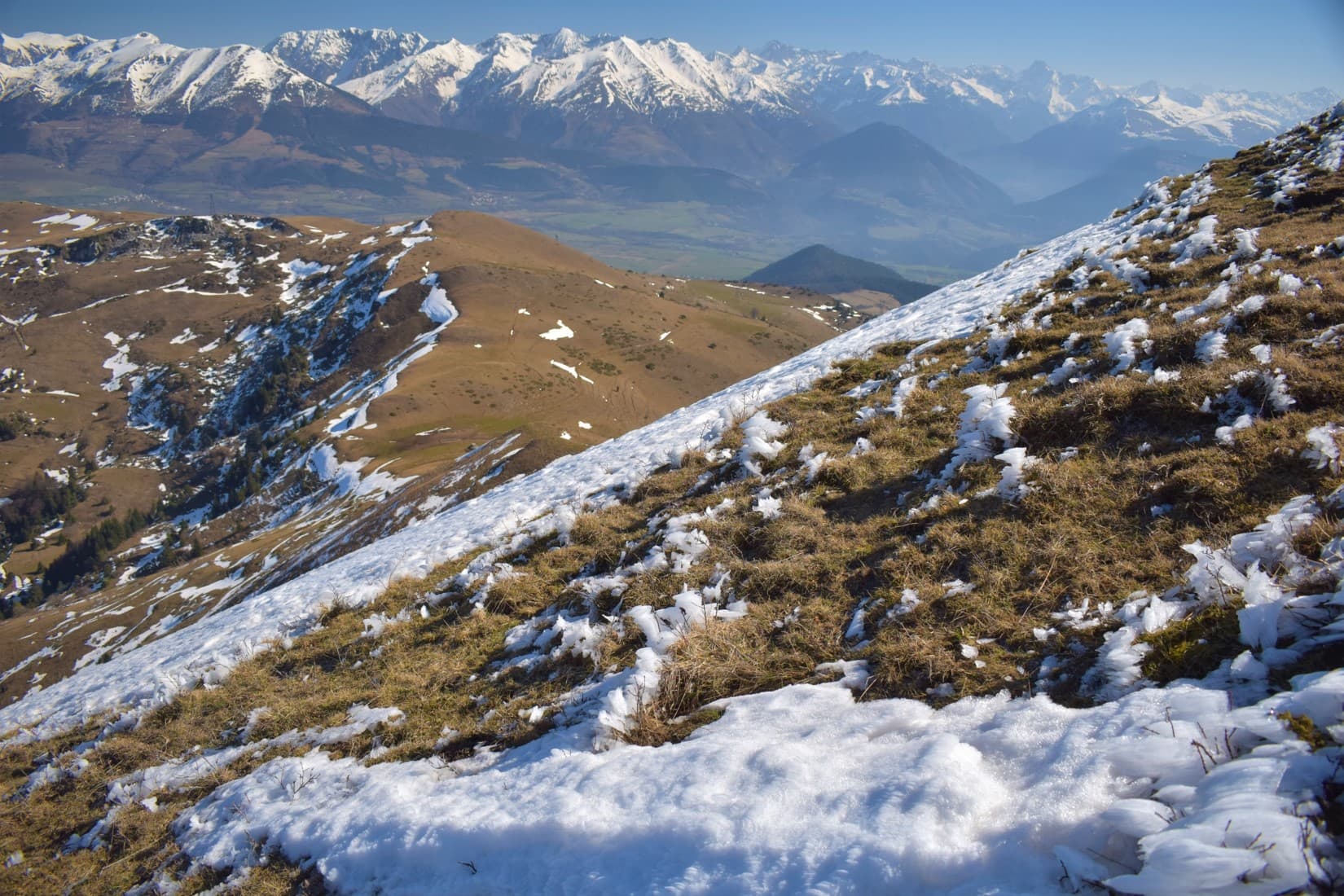 Vue vers la Matheysine, le Grand Serre, le Taillefer, les Ecrins....