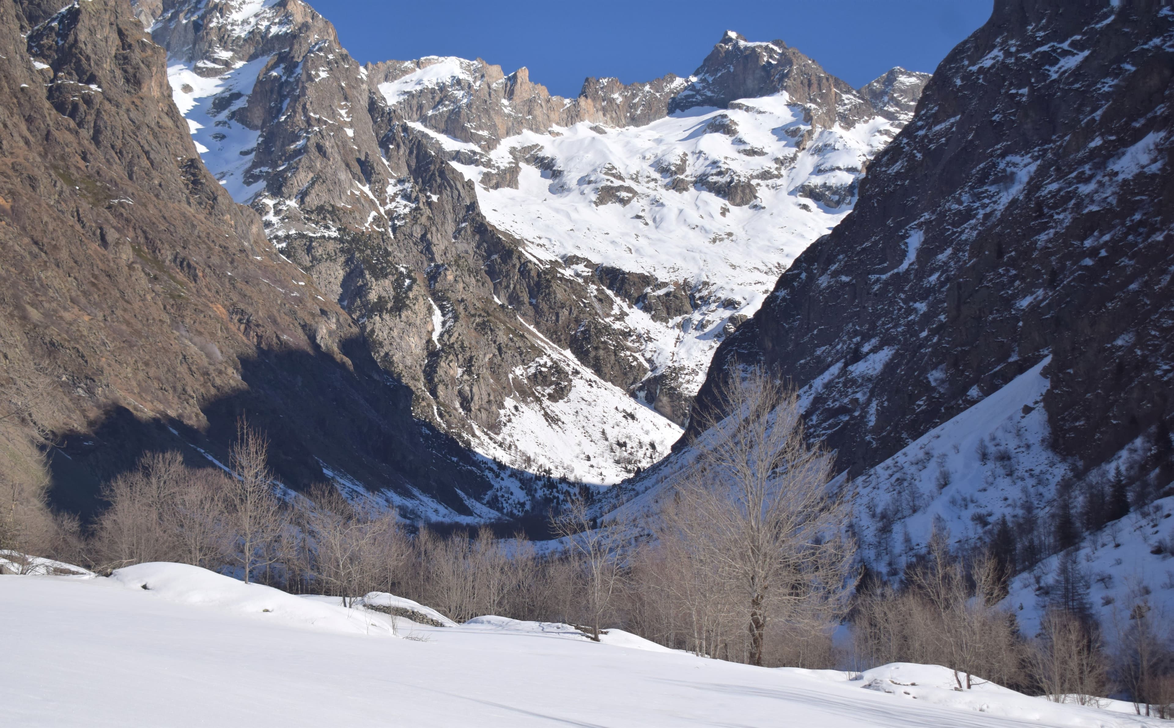 Vallon de la Bonne - Au fond, aiguille des Arias