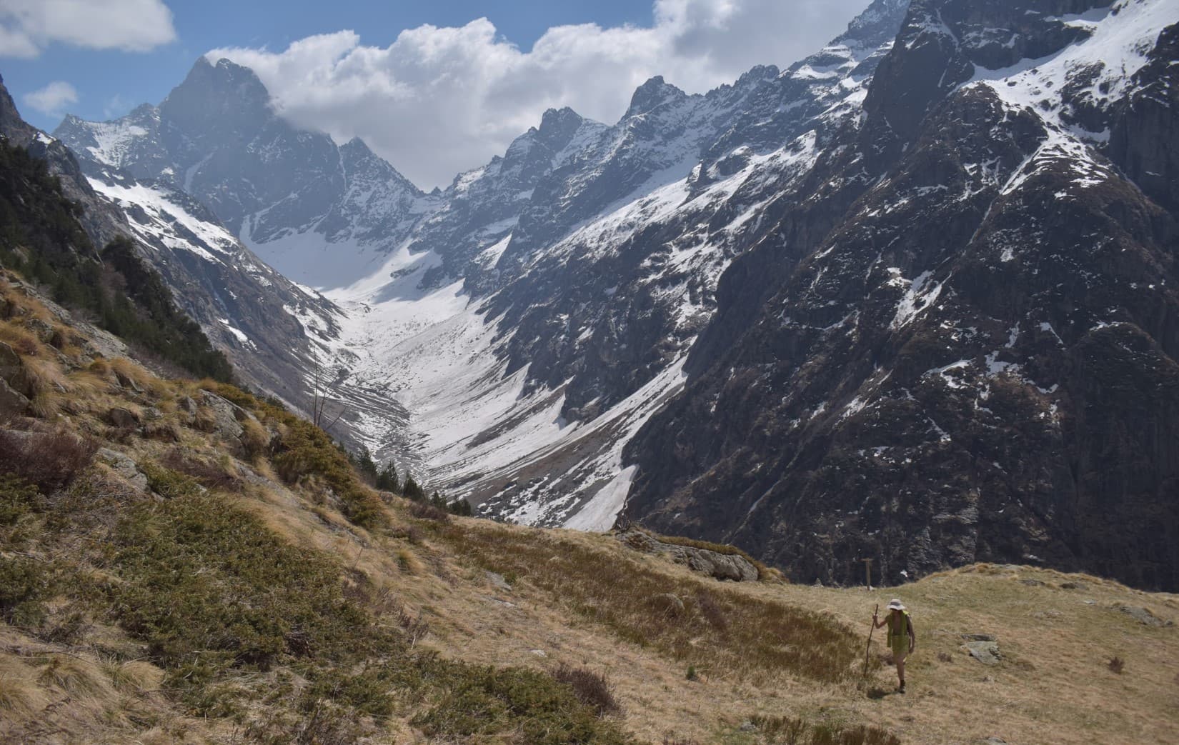 Vallon de la Bonne - Au fond, l'Olan