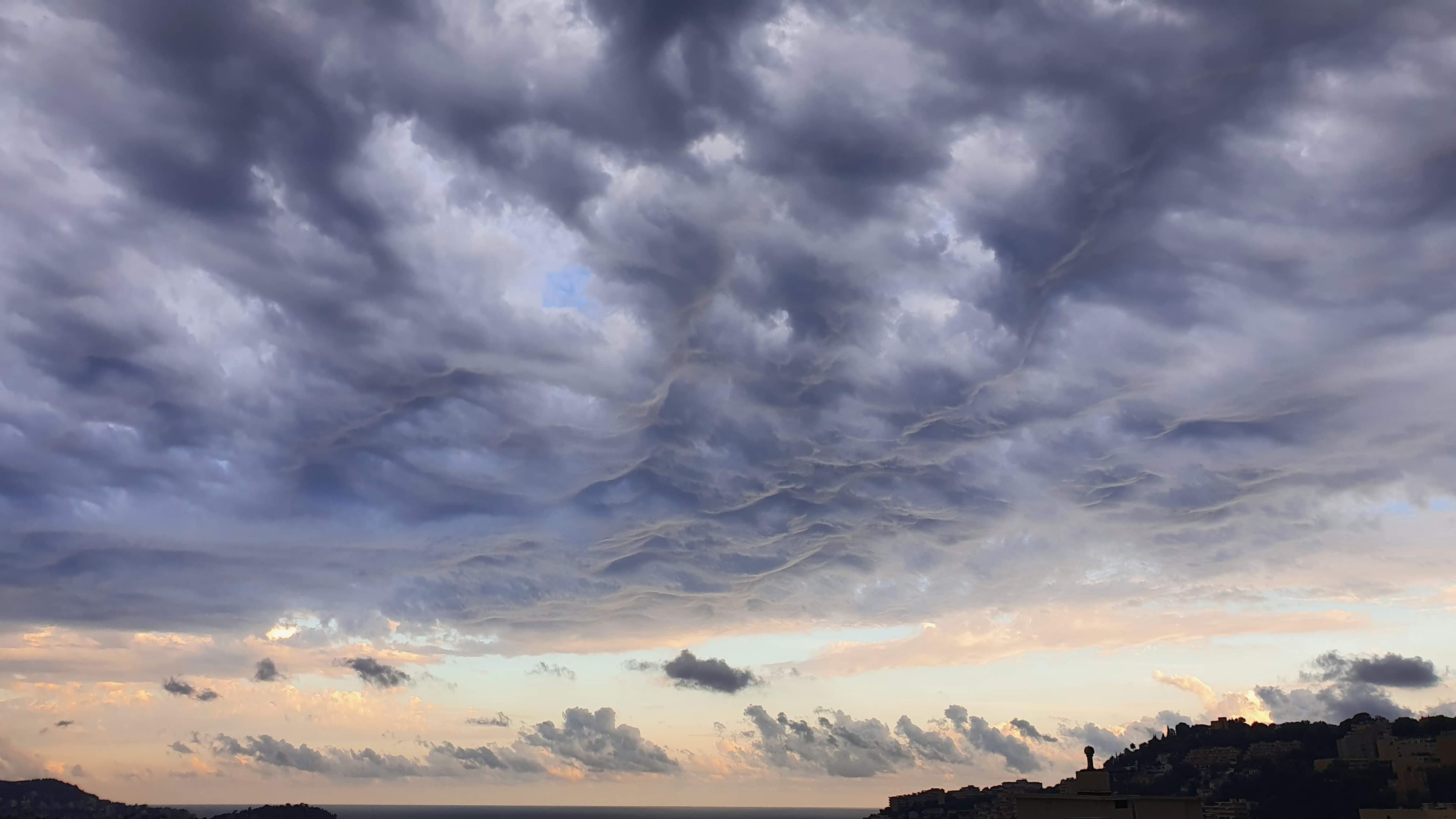 Quelques mammatus au dessus de Nice
