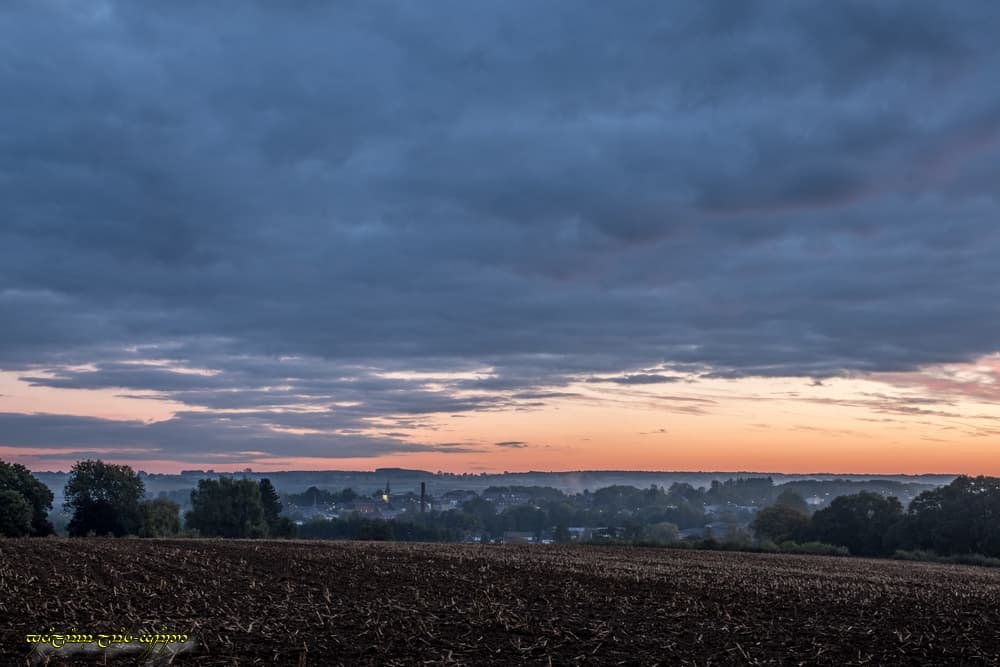Au loin, un rien de brume