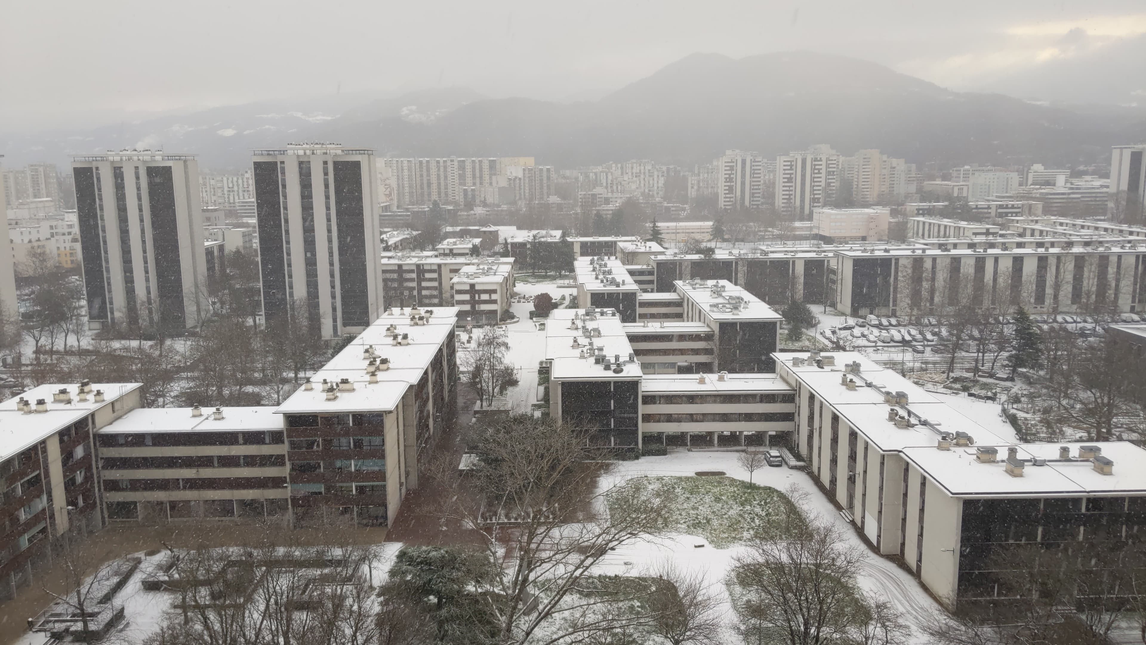 Village olympique Grenoble sous la neige