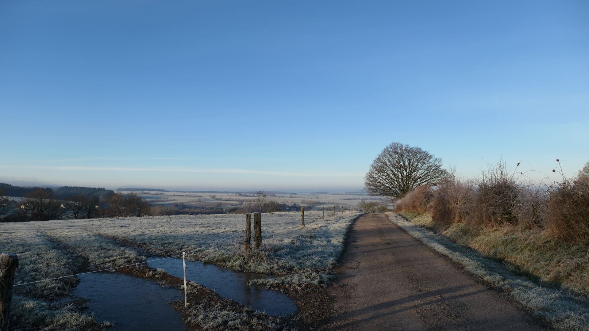 ciel bleu et gelée blanche