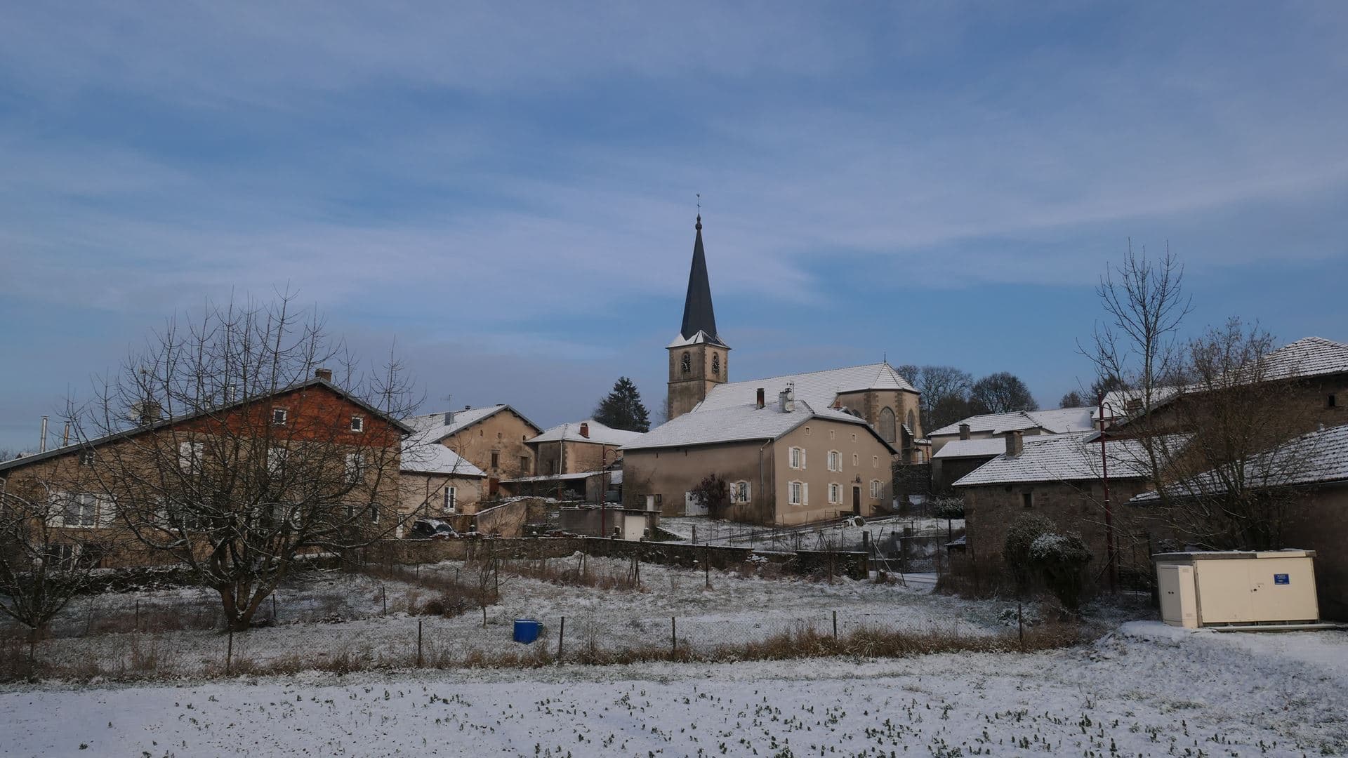 Soleil et faible neige