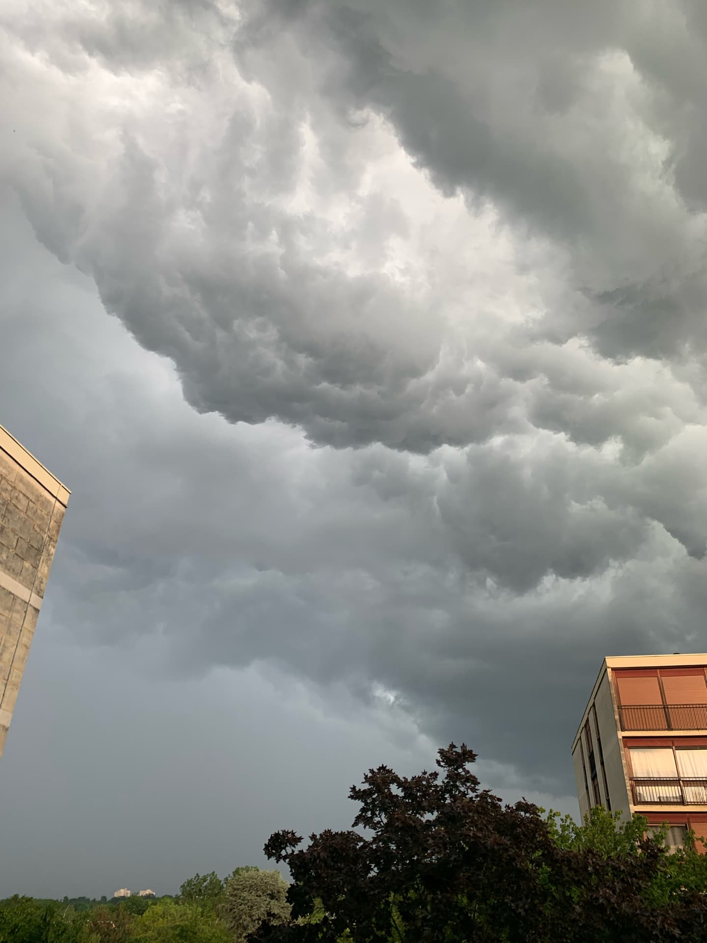 ciel-quelque-peu-charge