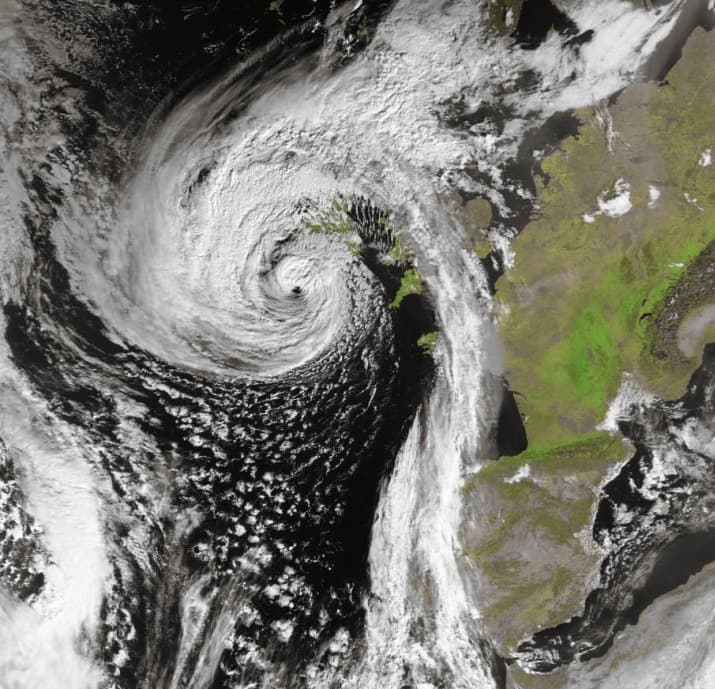 Image d'illustration pour Ophelia : ouragan, tempête, chaleur et incendies