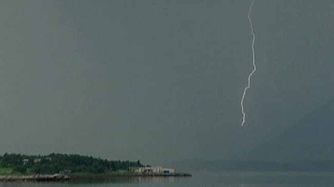 Image d'illustration pour Orages au nord du Cercle Arctique