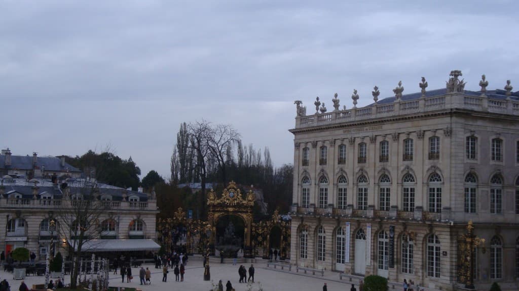 Du gris à Nancy sur la place Stanislas