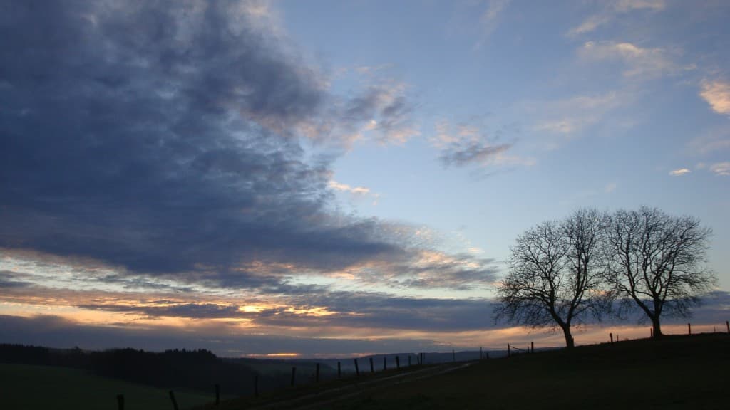 Lever de soleil dans les nuages