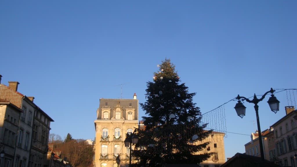 Sous le soleil, sur la  place des Vosges