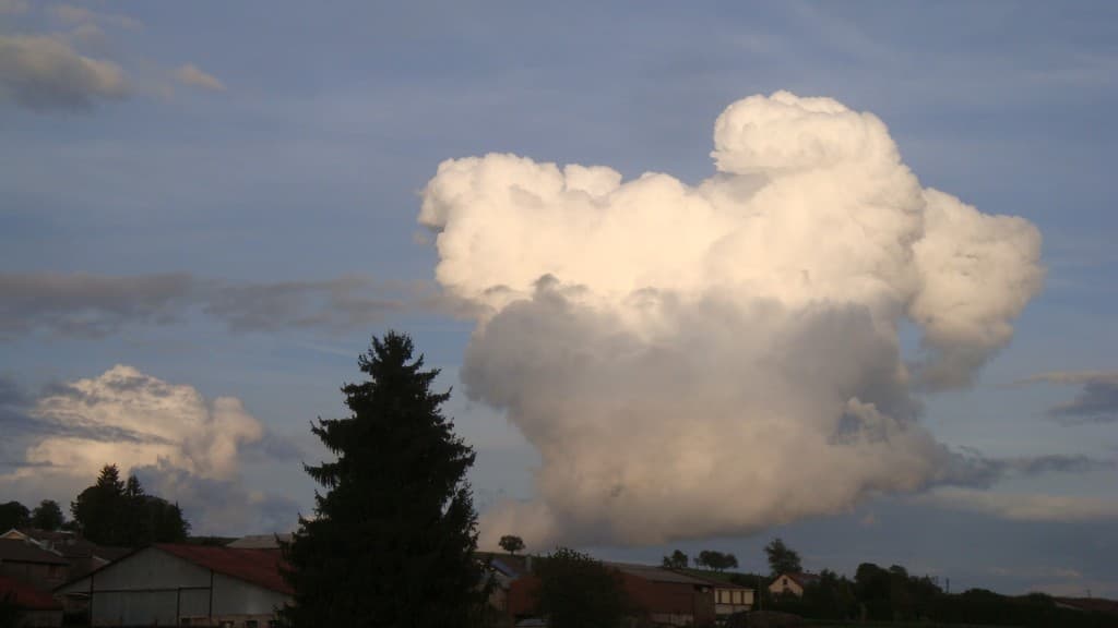 Curieux nuage