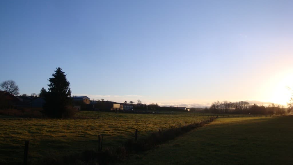 Du ciel bleu au lever du soleil