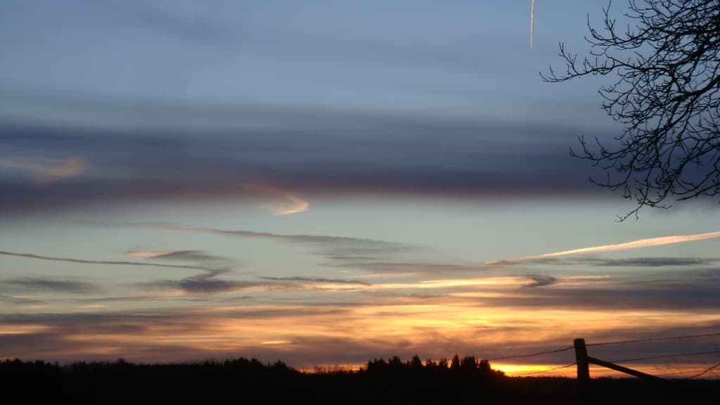 Lever de soleil dans les stratus