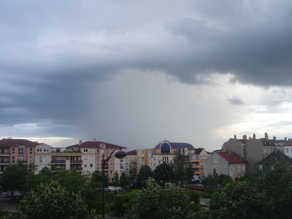 Jeu de nuages, nuances de gris