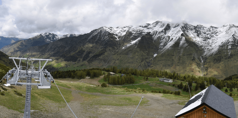 Image d'illustration pour Chutes de neige tardives et éphémères en montagne